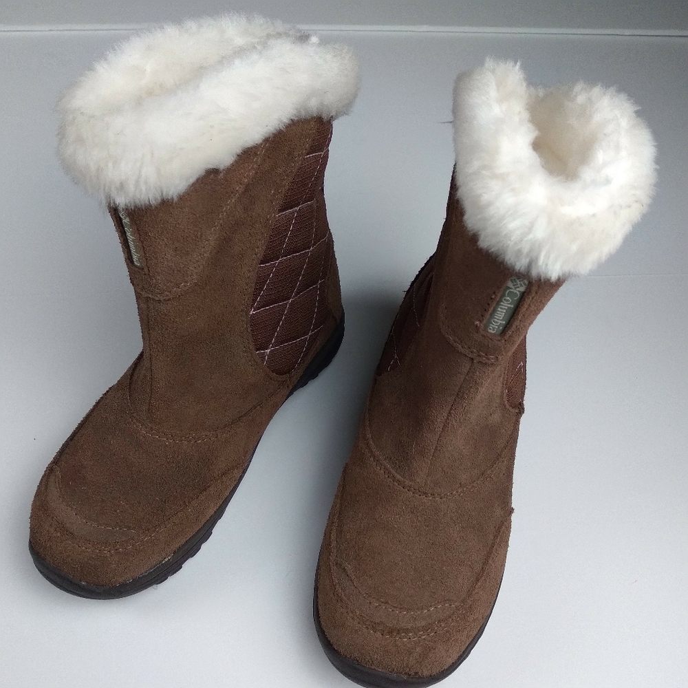 Columbia kids size 1 suede Quilted boots